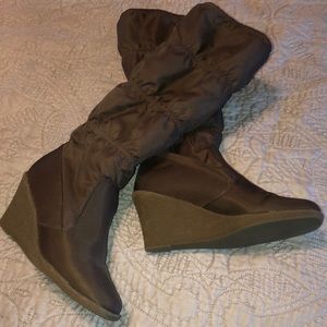 Women’s fur lined boots